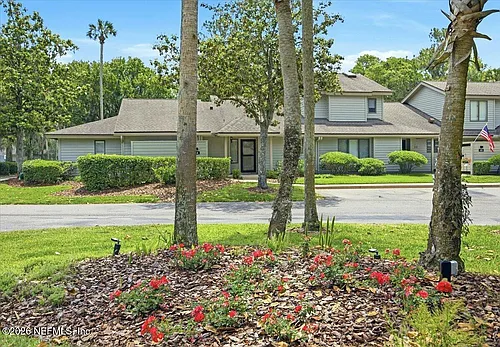 64 Players Club Villas Rd Photo 1