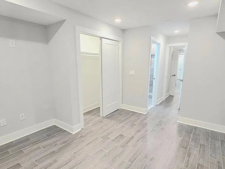 5233 Chancellor St #1 — Photo 15