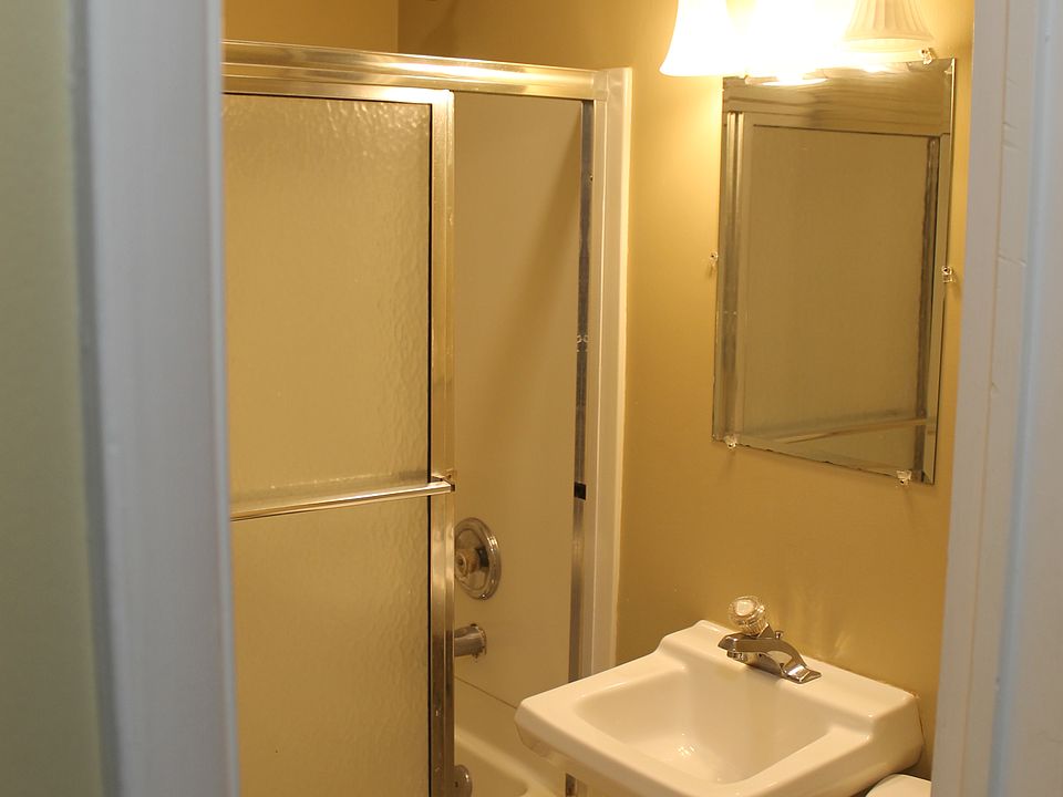 2nd image of 825 McBryde Dr
