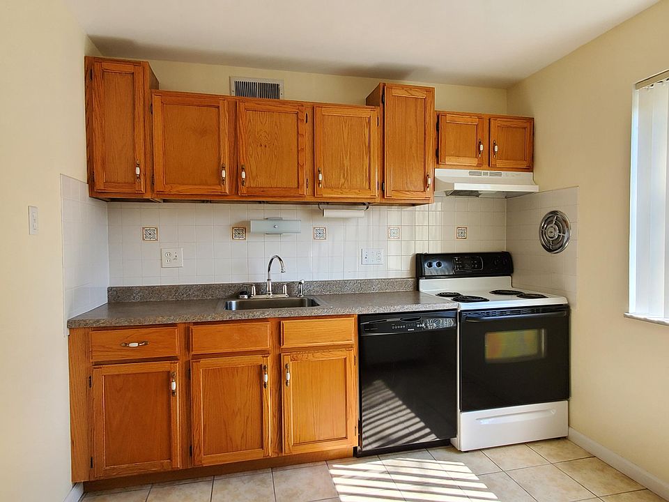1st image of 780 Thompson Dr #1