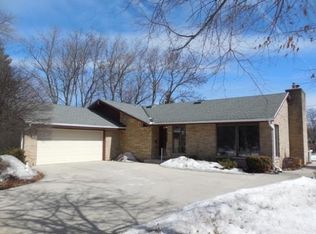 4420 S 35th St, Greenfield, WI 53221