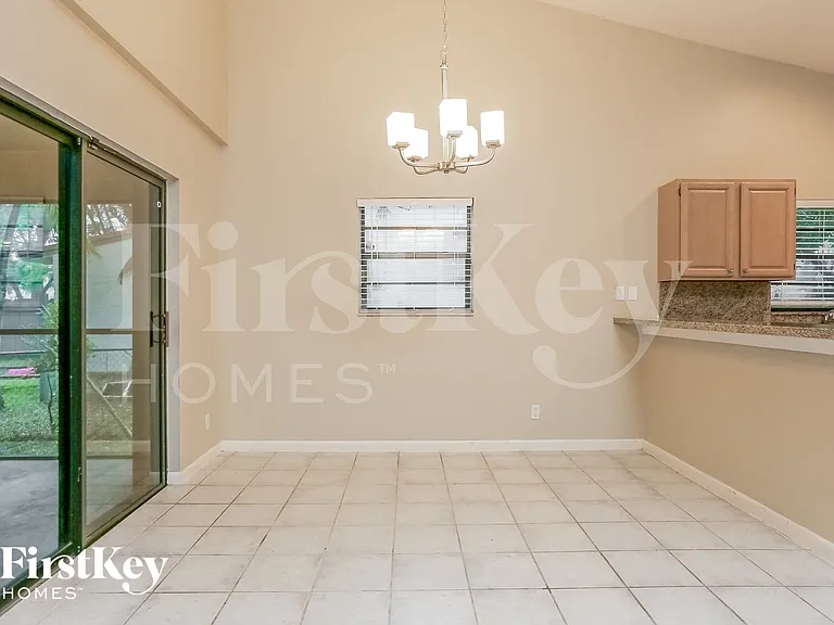 1647 SW 30th Ter — Photo 5