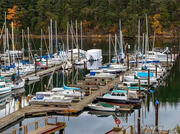 1250 Stewart Ave #401, Nanaimo, BC V9S 4C9