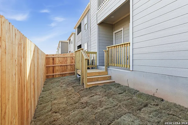7118 Magnolia Crk #101 — Photo 10