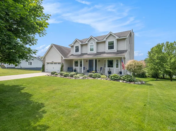 452 Cloverview Ln, Howell, MI 48843