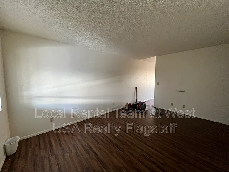 2219 E Dortha Ave #3 — Photo 2