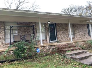 105 Glenwood Dr, Palestine, TX 75801