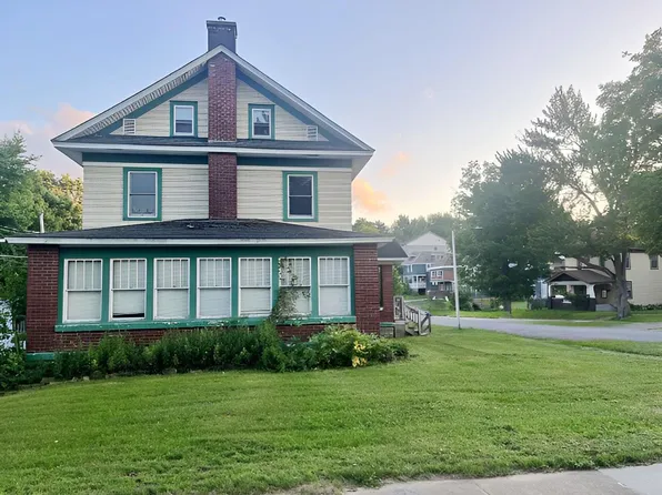 26 Park St, Tupper Lake, NY 12986