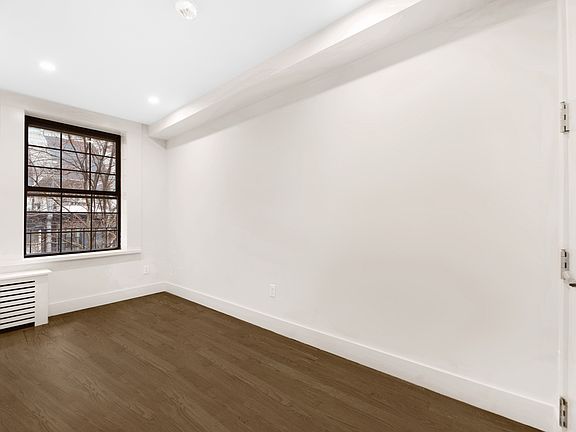 5th image of 126 E 27th St APT 2R