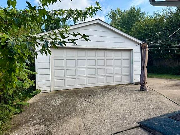 2nd image of 1980 Greenleaf Dr