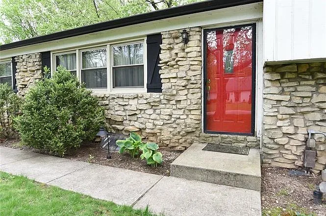 9257 N Temple Ave — Photo 2