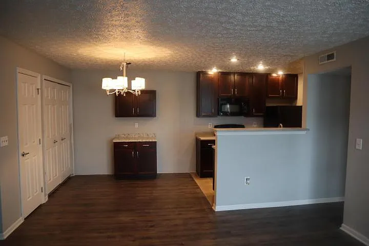 2 bed, 1008 sqft, $1,100 — Photo 2