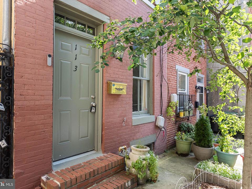 1st image of 113 E Churchill St