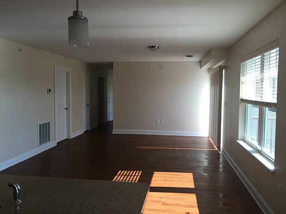 3rd image of 2 Severn St APT 203