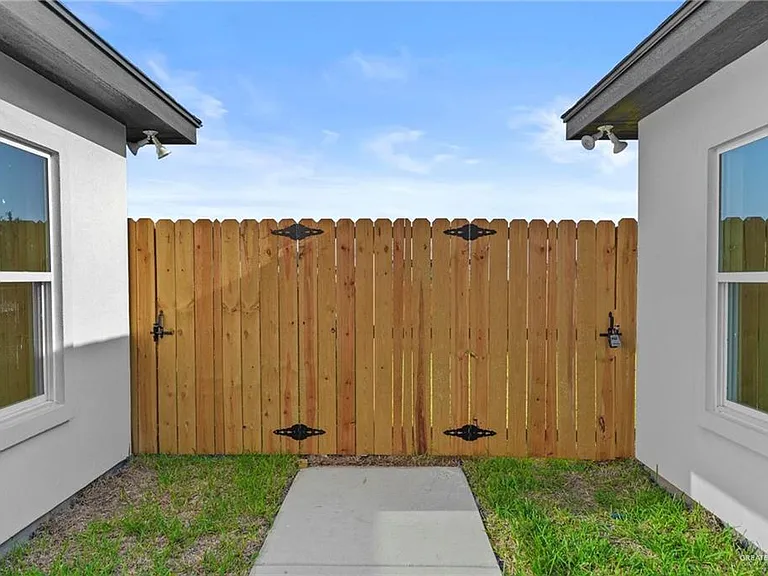 2008 Selena St #3 — Photo 16