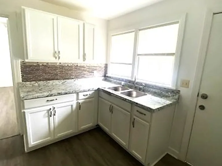 837 Fulton Ave — Photo 9