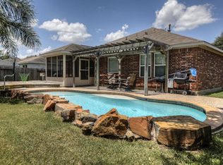 2001 Creek Shore Ln, Pearland, TX 77581