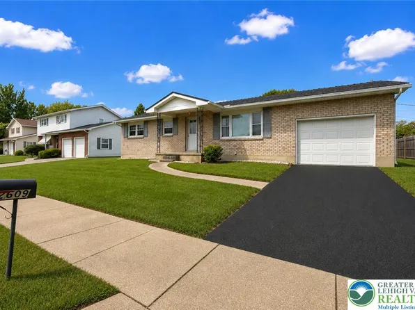 2609 Lynnhurst Dr, Bethlehem, PA 18017