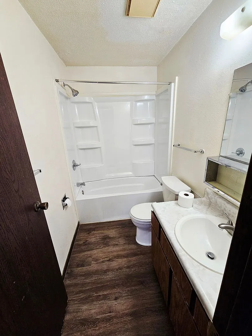 3010 E Rosser Ave — Photo 3