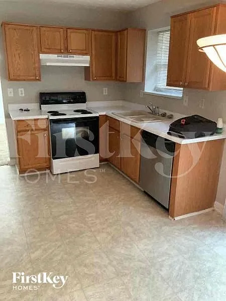 3 bed, 2.5 bath, 2112 sqft, $2,405 — Photo 3