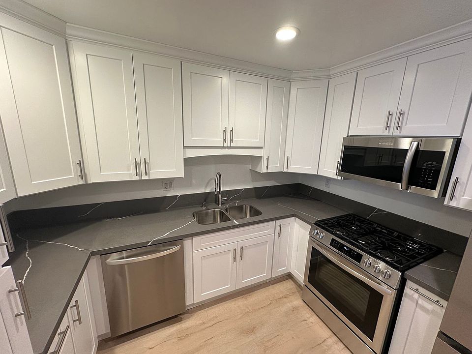 1st image of 1361 N Laurel Ave #10