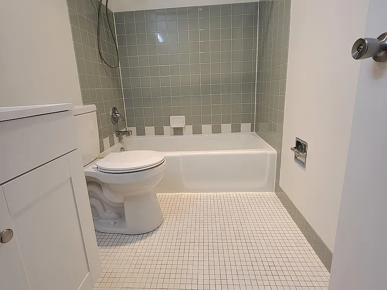 1115 Moreland St #4 — Photo 3