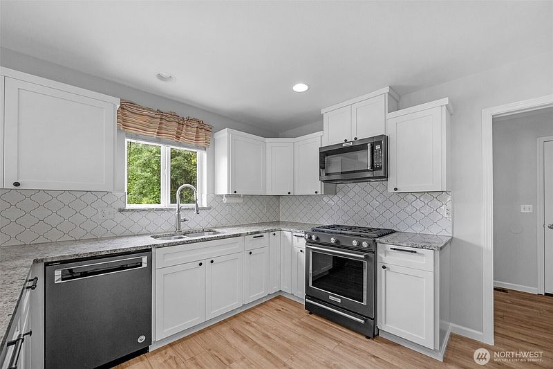 5th image of 17323 58th Street SE