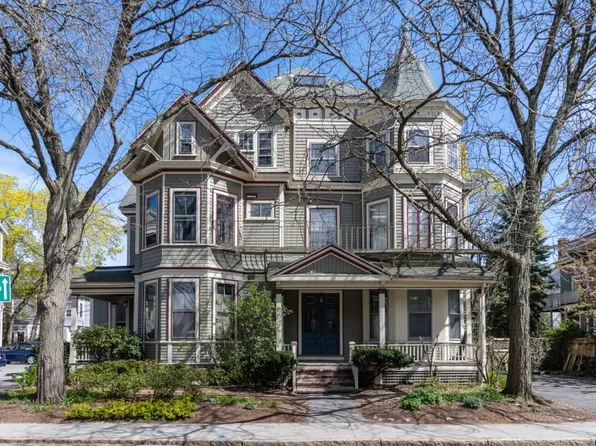 72 Cypress St APT 4, Brookline, MA 02445