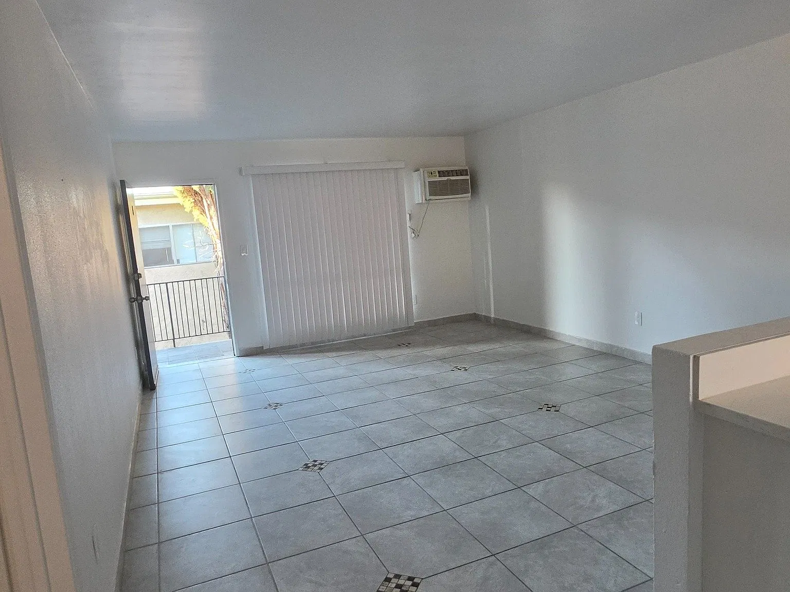 8553 Cedros 1BD 1BA — Photo 3