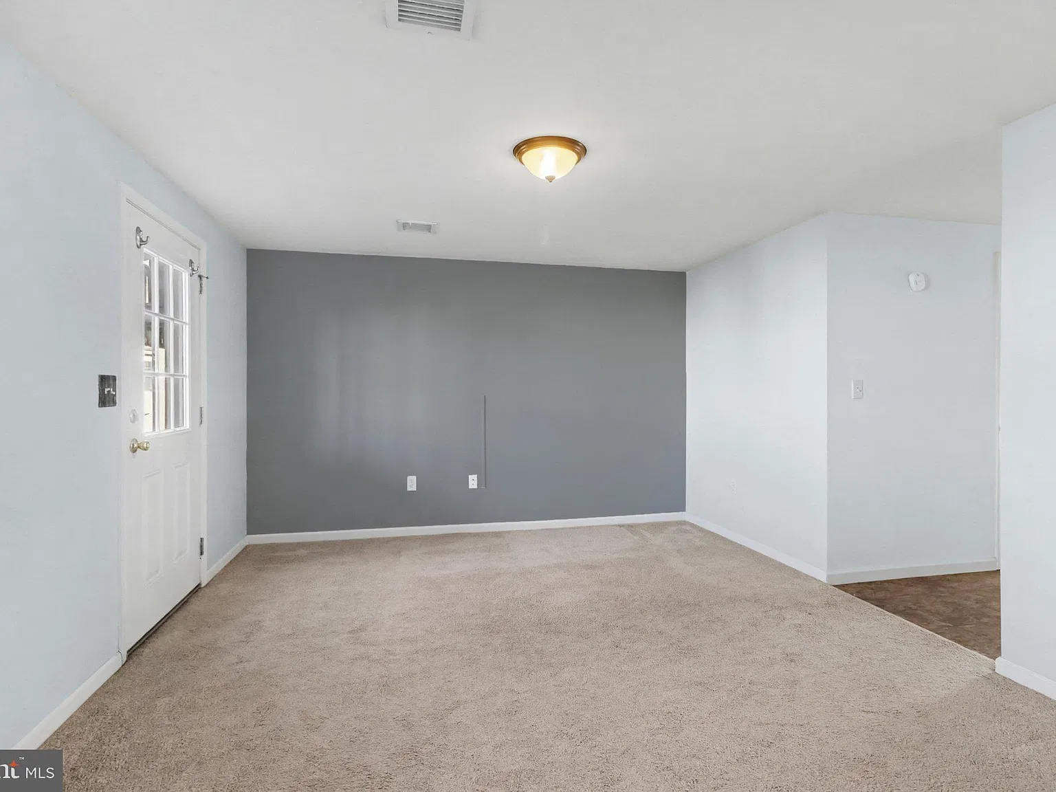3 bed, 2.5 bath, 2068 sqft, $1,895 — Photo 4