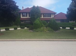 2S607 Avenue Vendome, Oak Brook, IL