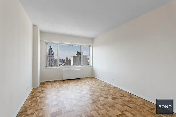 Rented by Bond New York | media 13