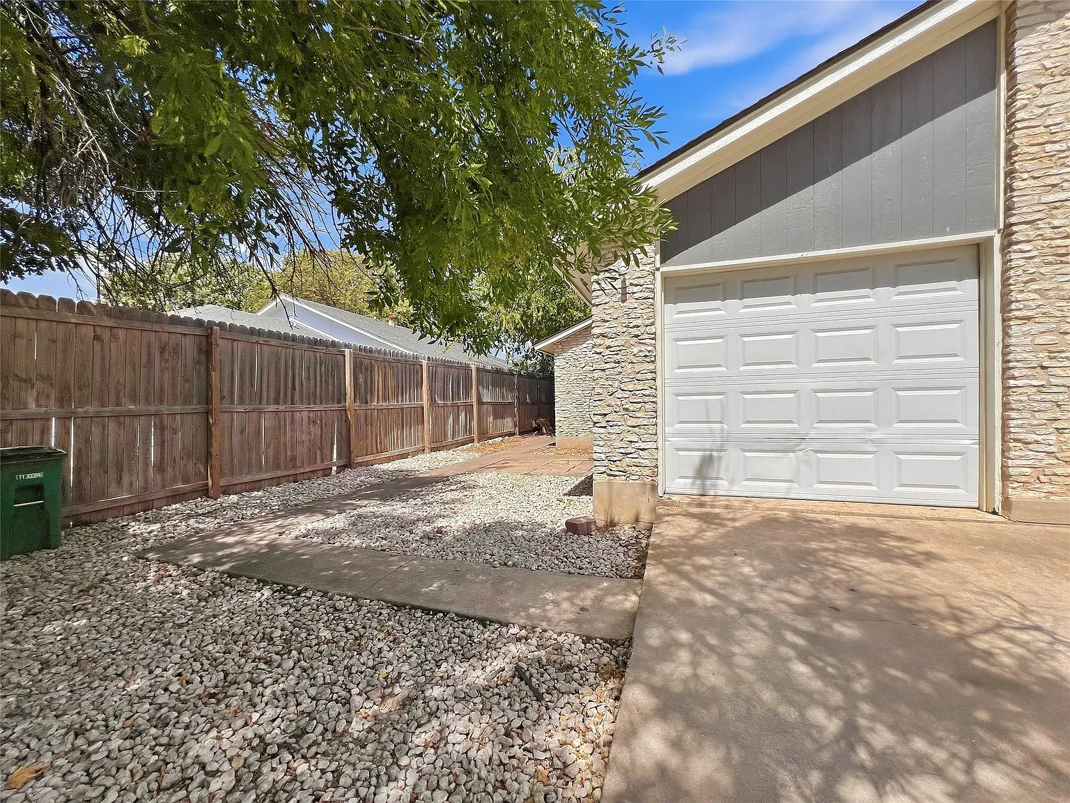2 bed, 1.0 bath, 1672 sqft, $1,695 — Photo 3