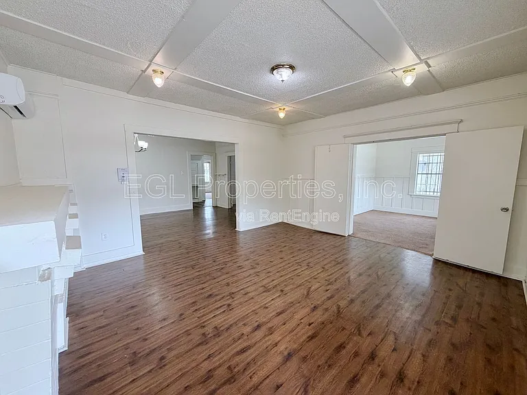 860 W 56th St — Photo 2