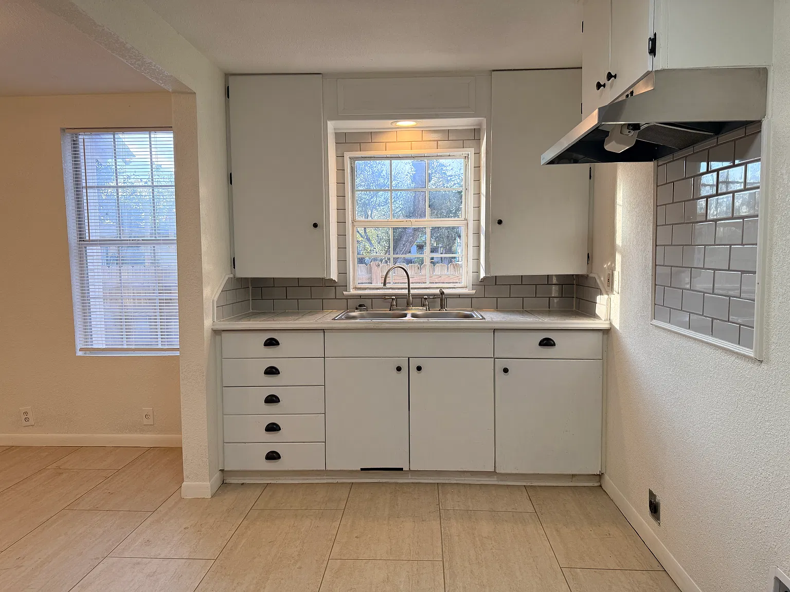 3 bed, 1464 sqft, $1,475 — Photo 2