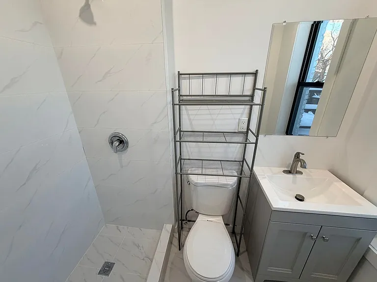 541 Clinton Ave — Photo 4