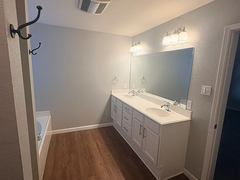 2260 Fieldcrest Dr — Photo 16