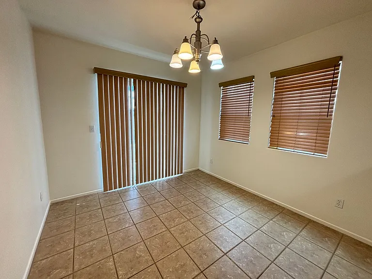 2416 W Valley Vis — Photo 9