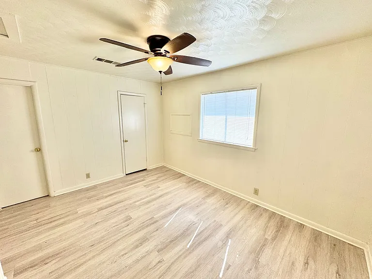 419 W Sycamore St — Photo 33