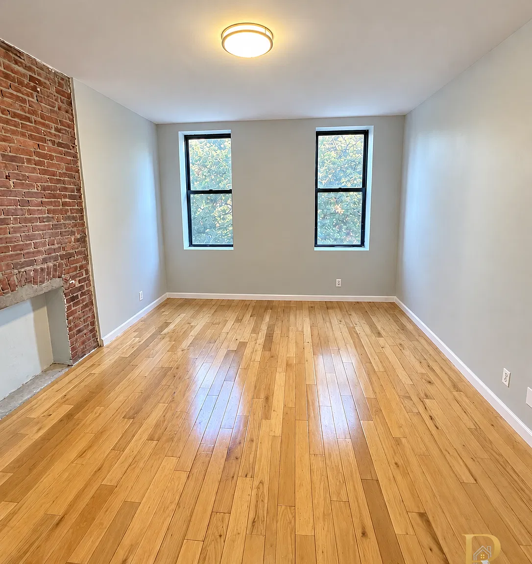 415 Hart Street — Photo 2