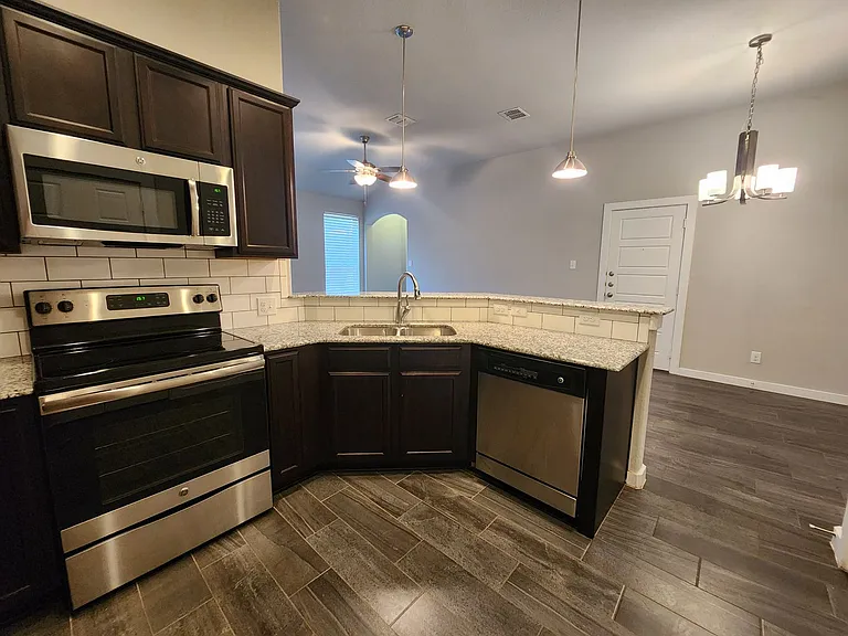 546 Creekside Frst — Photo 7