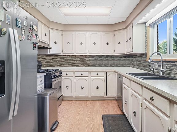 5th image of 8300 Lawrence Ave