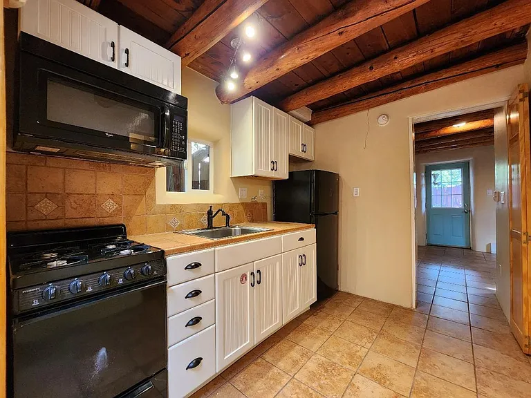235 Irvine St — Photo 5
