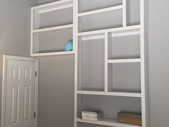 Front bedroom - built in shelves