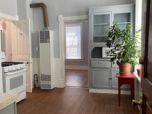Entryway into kitchen.
