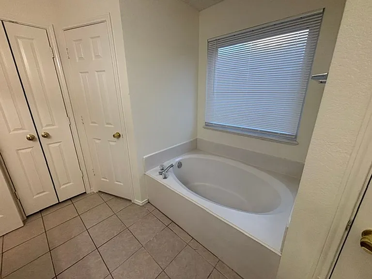 8728 Elbe Trl — Photo 14