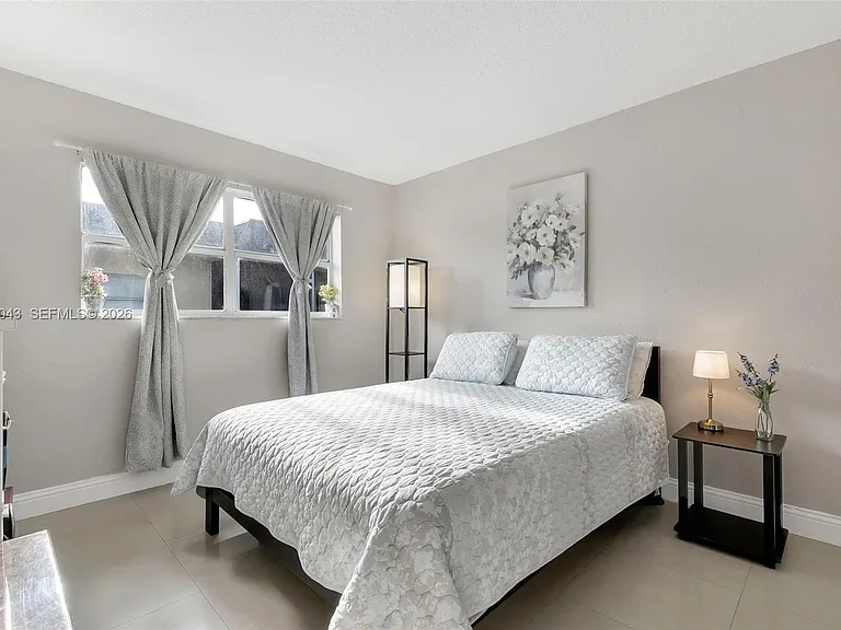 1001 NW 45th St #6 — Photo 18