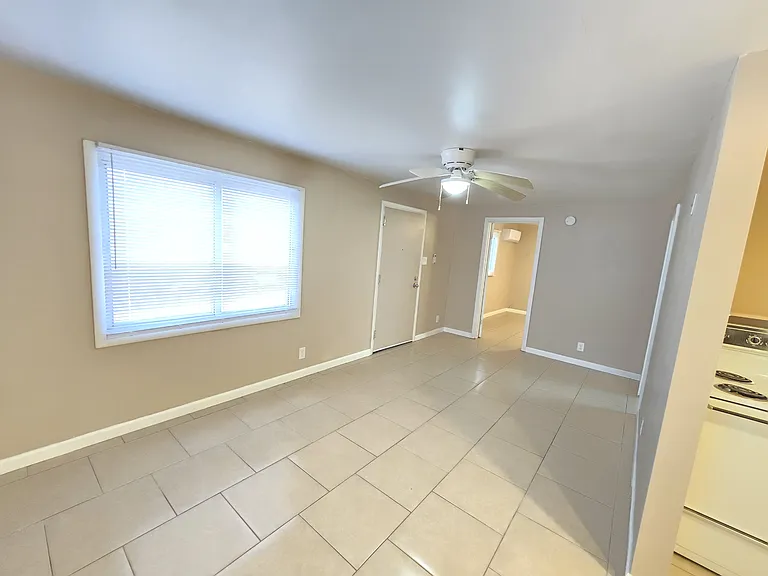 1007 N Scovel St — Photo 5