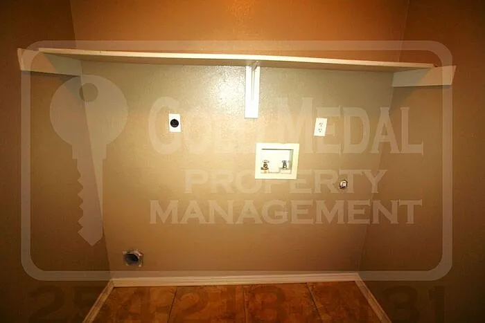 3400 Barcelona Dr — Photo 8