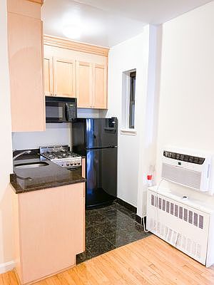 5th image of 150 E 84th St APT 4N